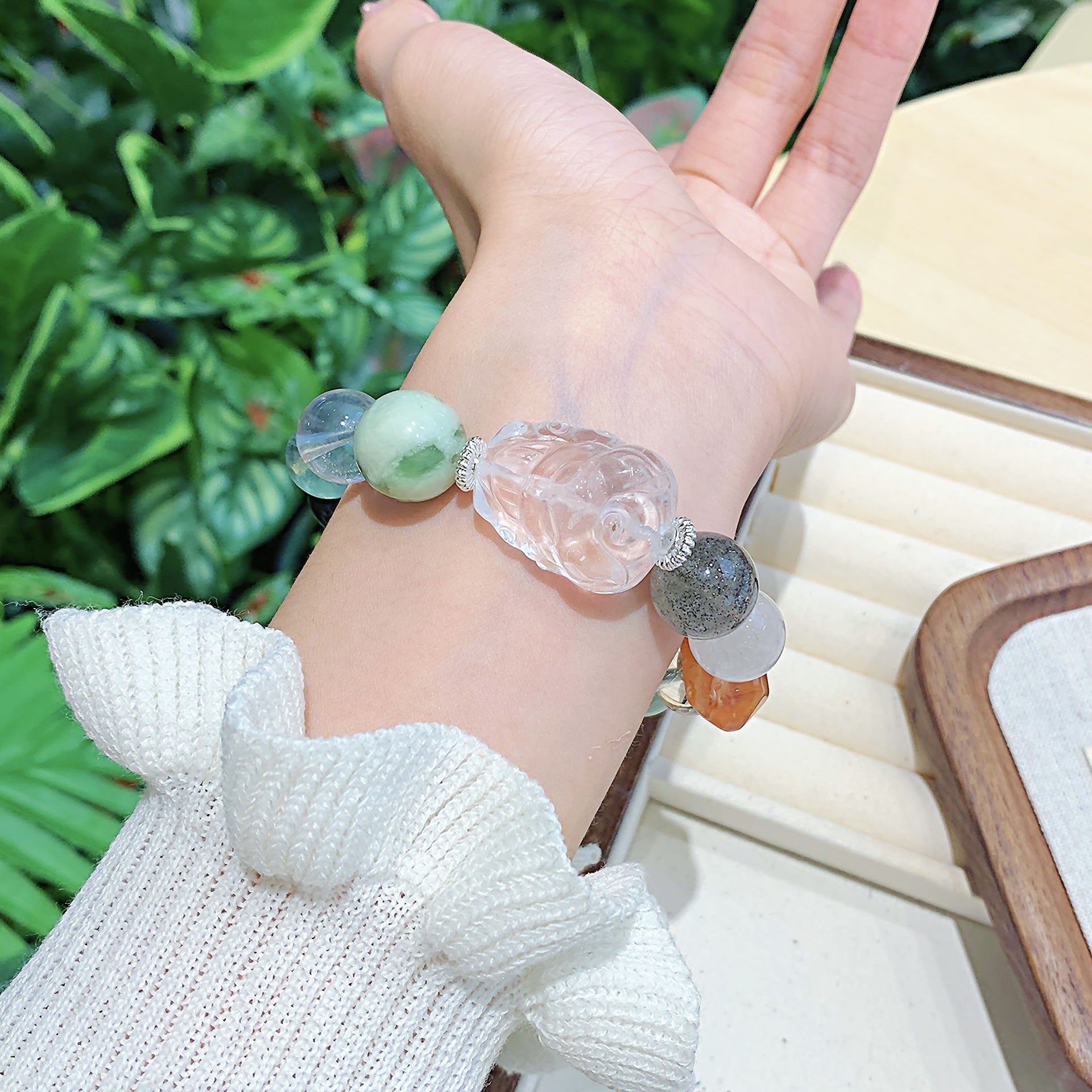 Natural Xiuyan Jade Green Grape Milk Cover White Crystal Bracelet Light Luxury High-End Niche Original Handmade Jewelry Jewelry Wholesale Factory