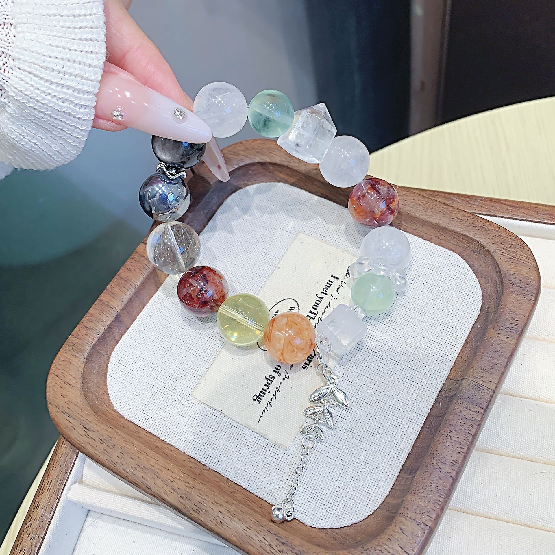 Natural Red Gum Flower Crystal Bracelet diy Red Glue Flower Loose Beads Factory Wholesale Red Gum Flower Natural Crystal Bracelet