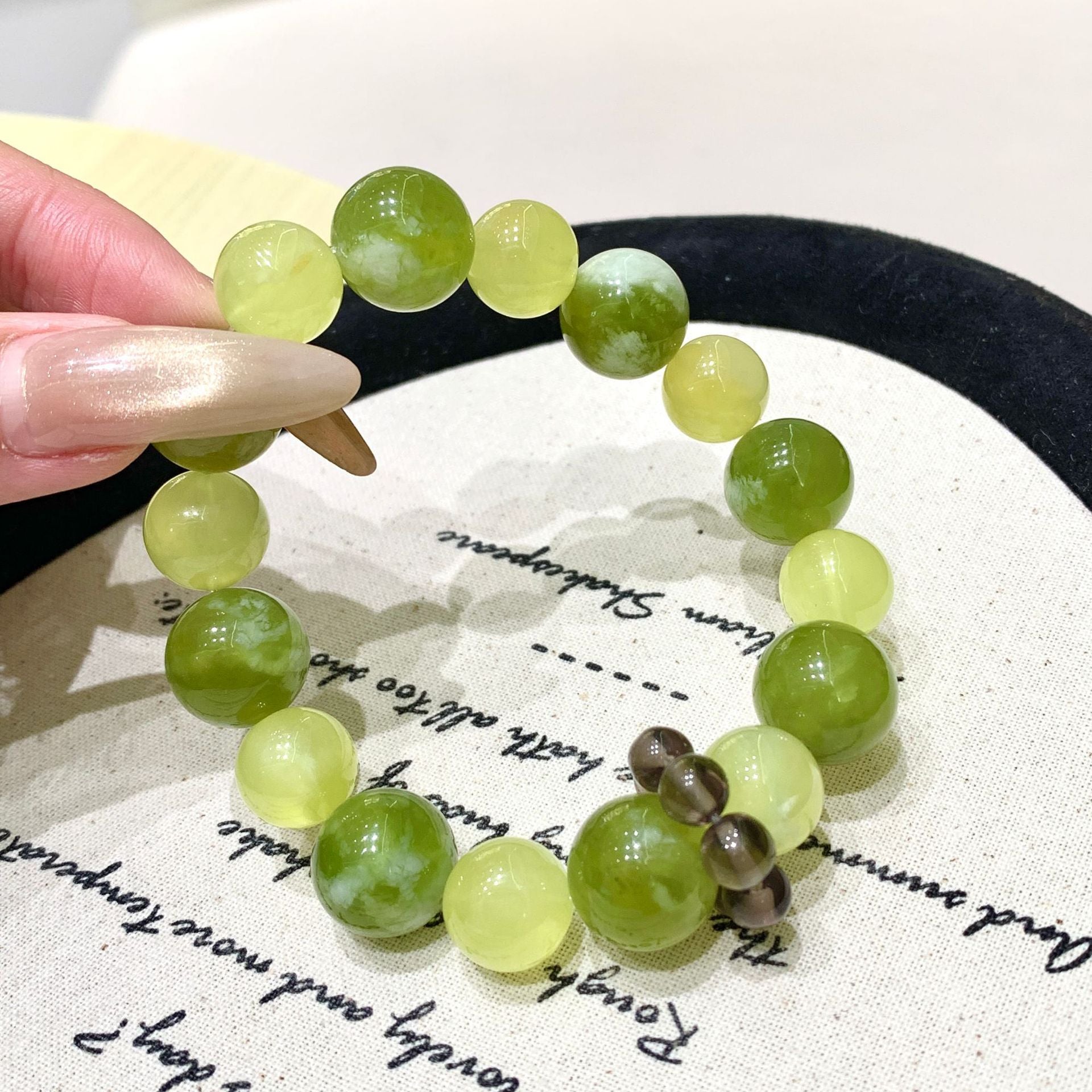 【Spring Mountain Snow】Natural Xiuyan Jade Bracelet Green Grape Milk Cap Xiuyan Crystal Hand Jewelry String Natural Crystal Bracelet