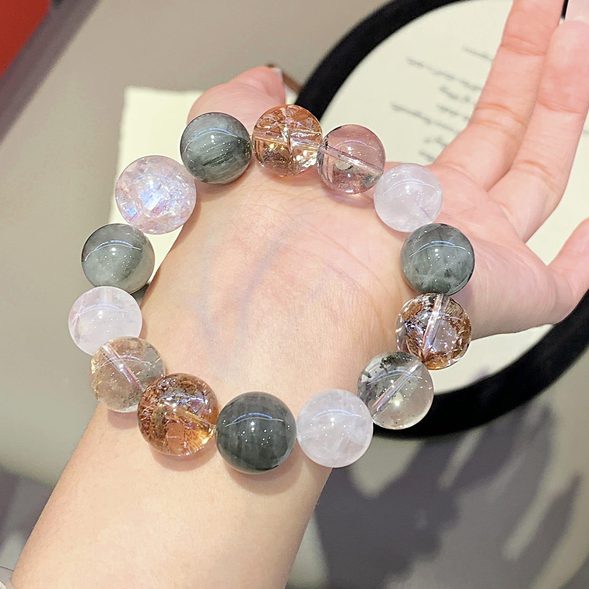 【North Sea Forest Island】Natural Gold Leaf Explosion Crystal Hand Jewelry String Whitening Versatile White Ghost White Crystal Bracelet