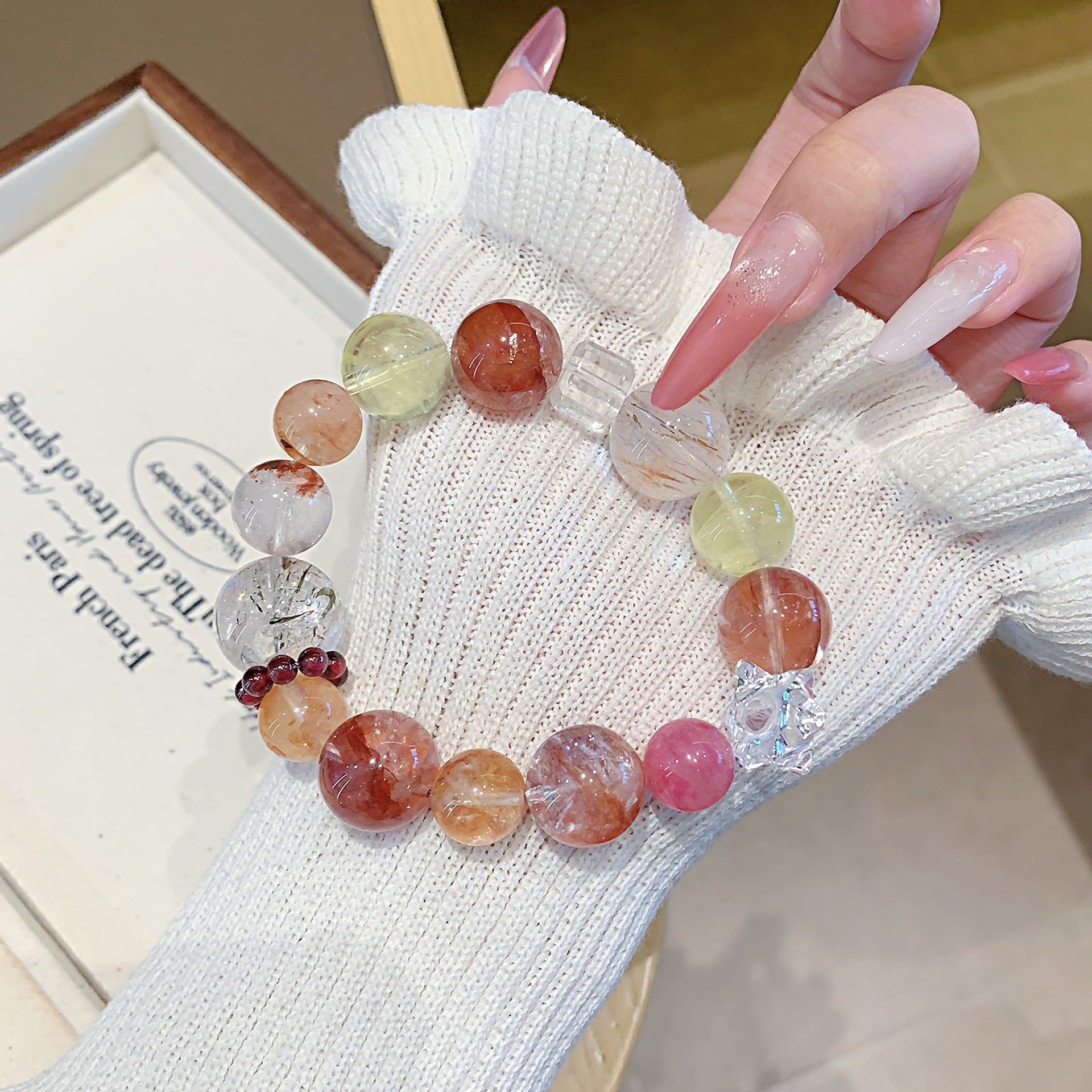 Natural Crystal Red Gum Flower Bracelet High-Quality Crystal Irregular Stone Lucky Bracelet for the Year of Birth Red Bracelet Jewelry