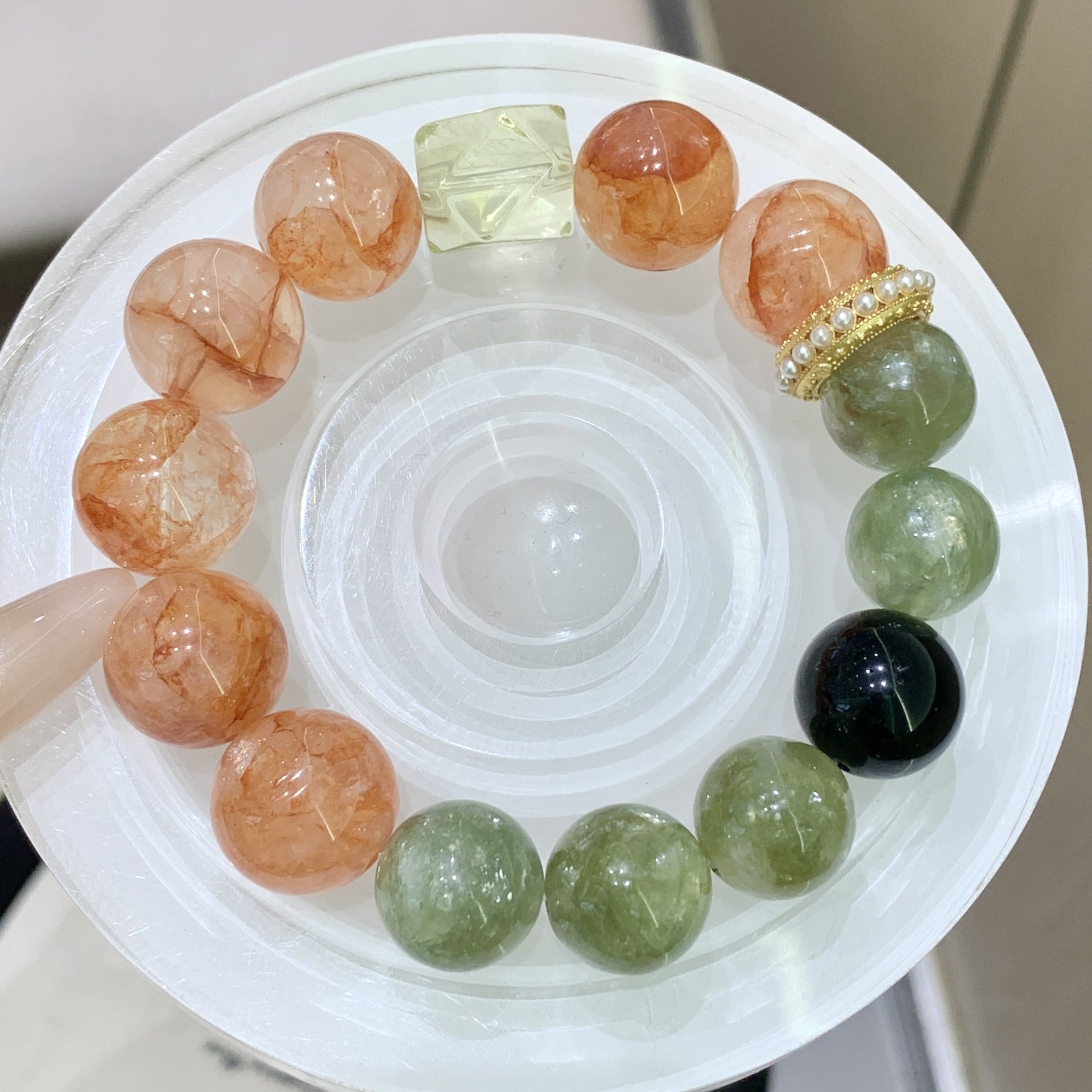 Natural Crystal Multi-Gem Bracelet Fortune-Attracting Beads with Unique Design Sense Light Luxury Hand Jewelry Gift Red Gum Flower Bracelet