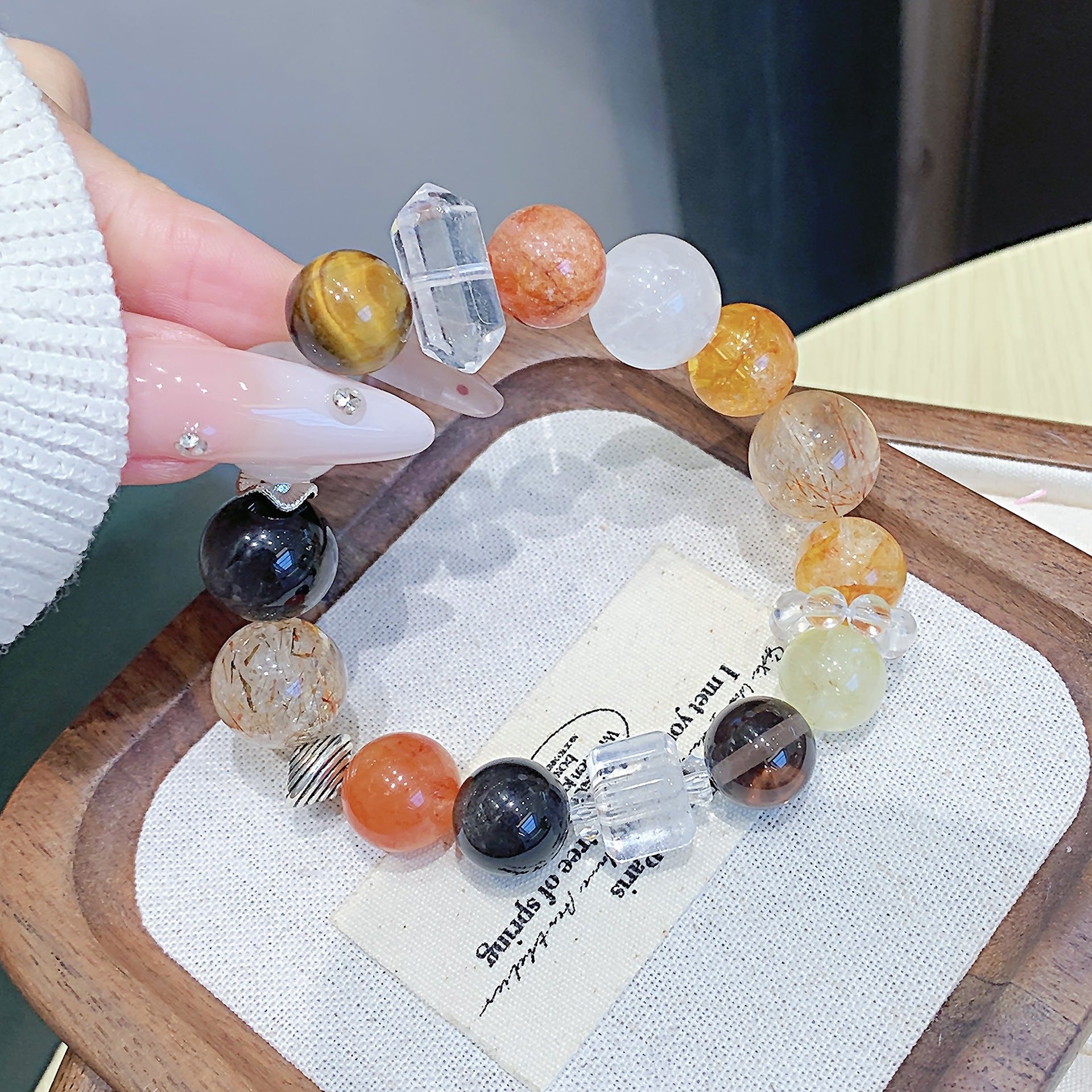 Natural Red Gum Flower Lucky Bracelet for Women Original Design of Fortune Bracelet Factory Wholesale Crystal Bracelet for Street Selling