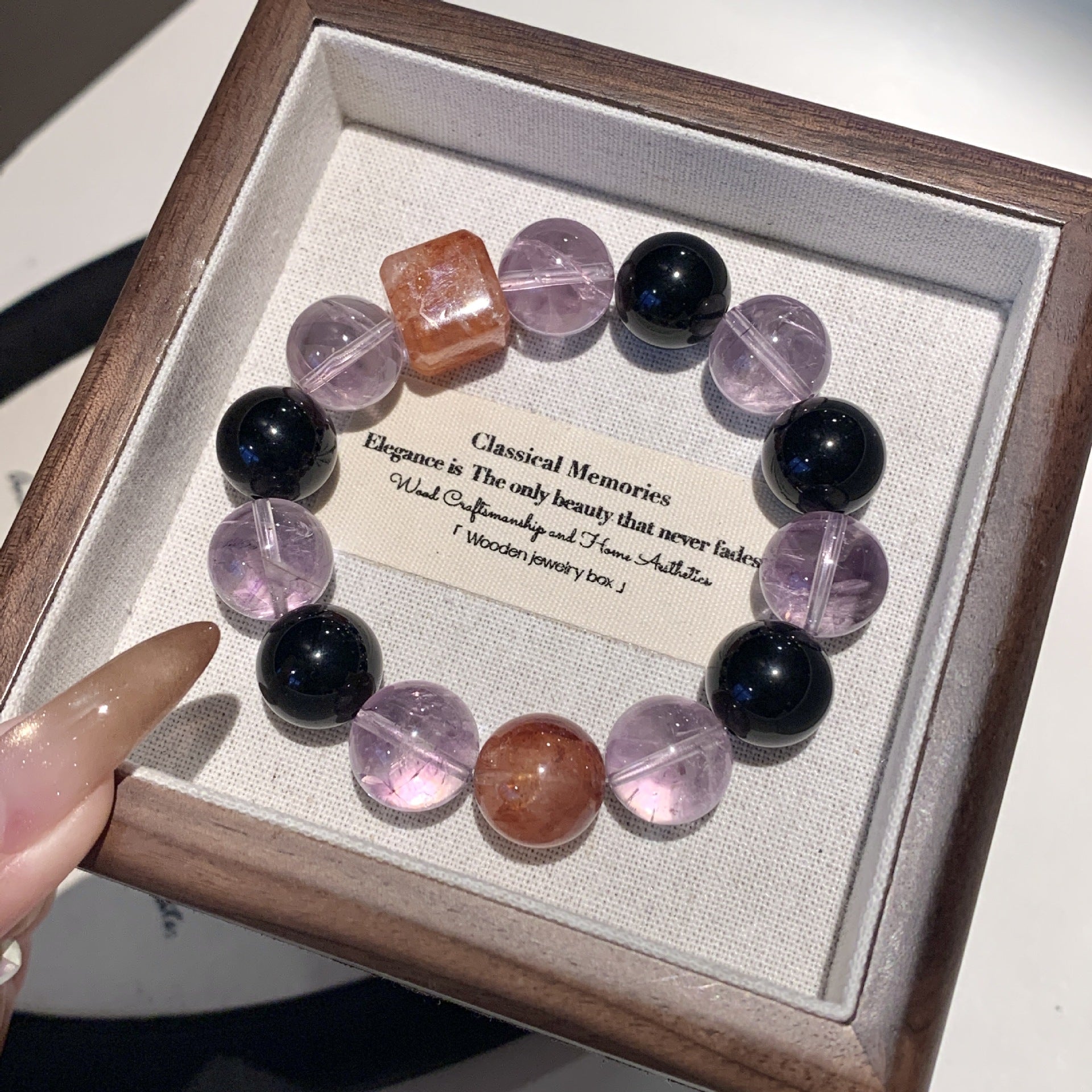 Natural Crystal Bracelet Light Luxury Retro High-end Clear Hand Jewelry Natural Crystal Bracelet Amethyst Bracelet