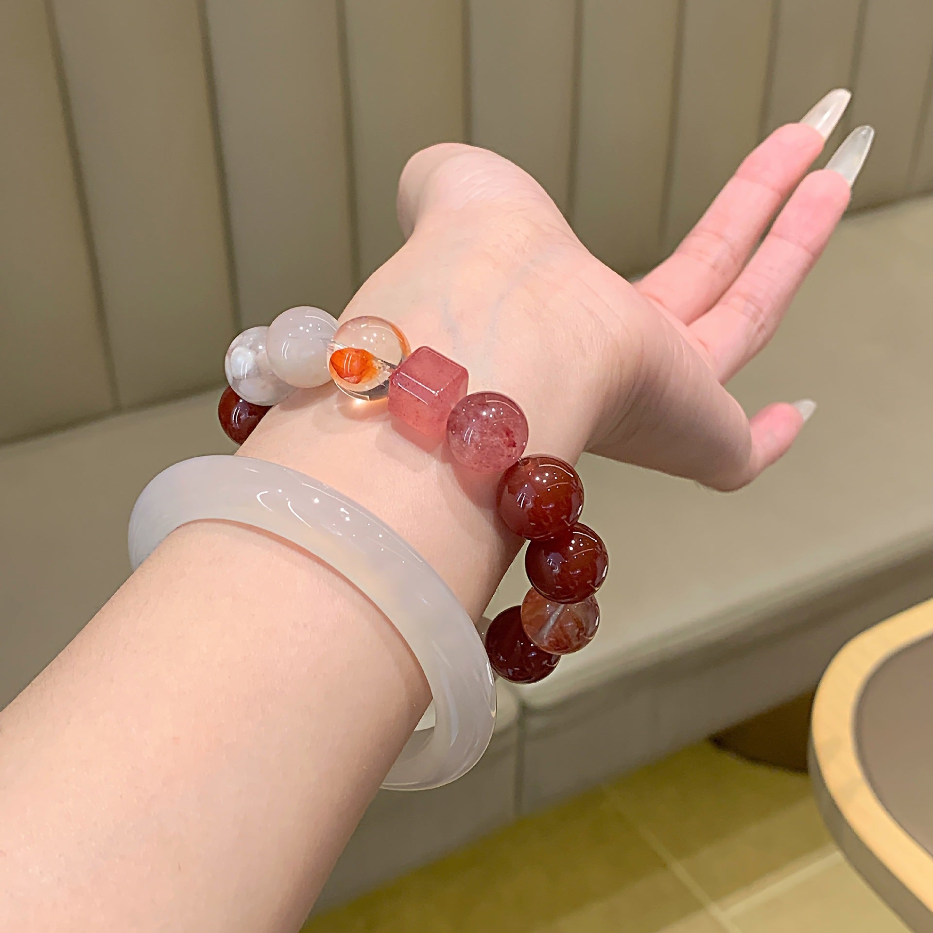 Retro Light Luxury Gradient Crystal Bracelet Niche Exquisite Versatile Bracelet Accessories Strawberry Crystal Natural Crystal Bracelet