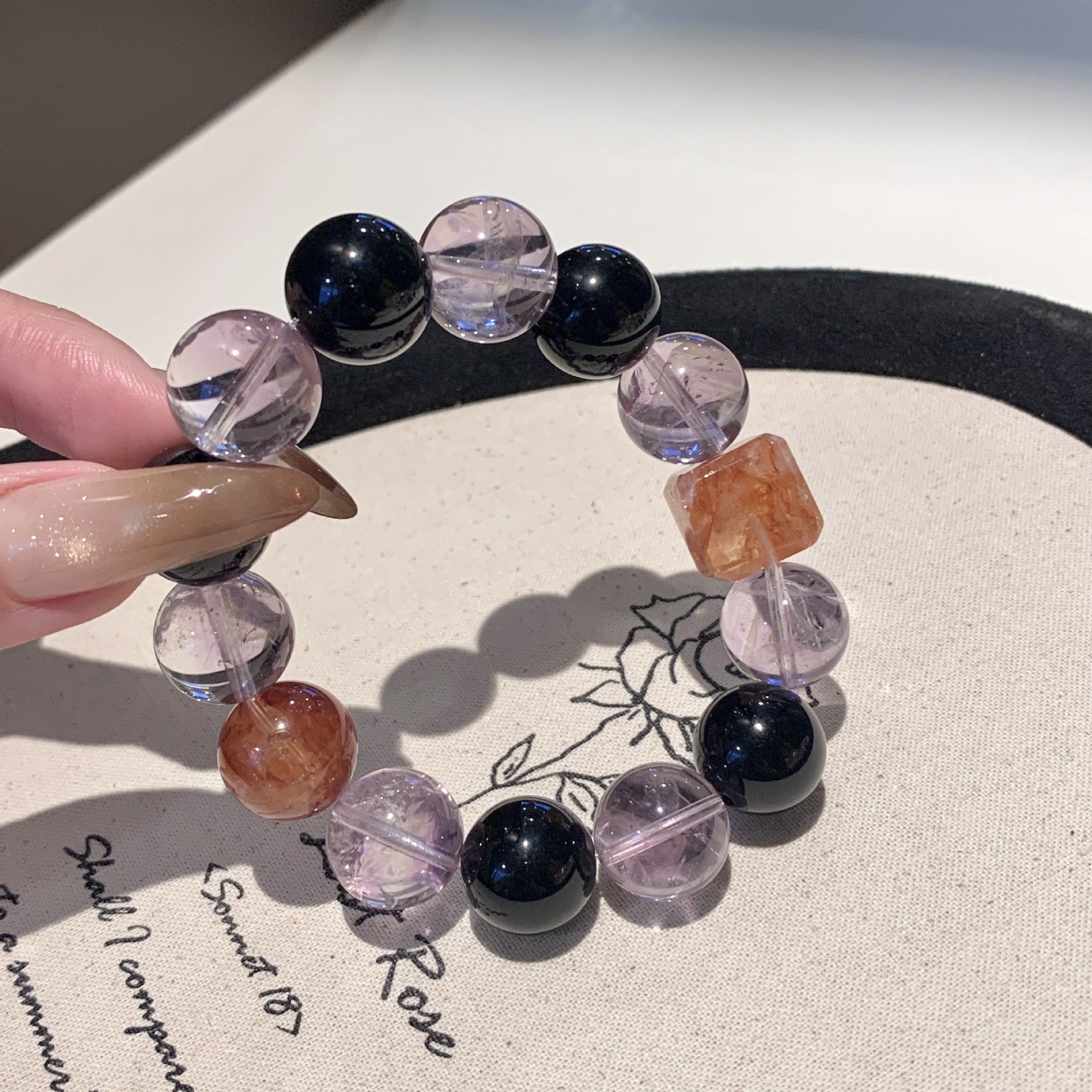 Natural Crystal Bracelet Light Luxury Retro High-end Clear Hand Jewelry Natural Crystal Bracelet Amethyst Bracelet