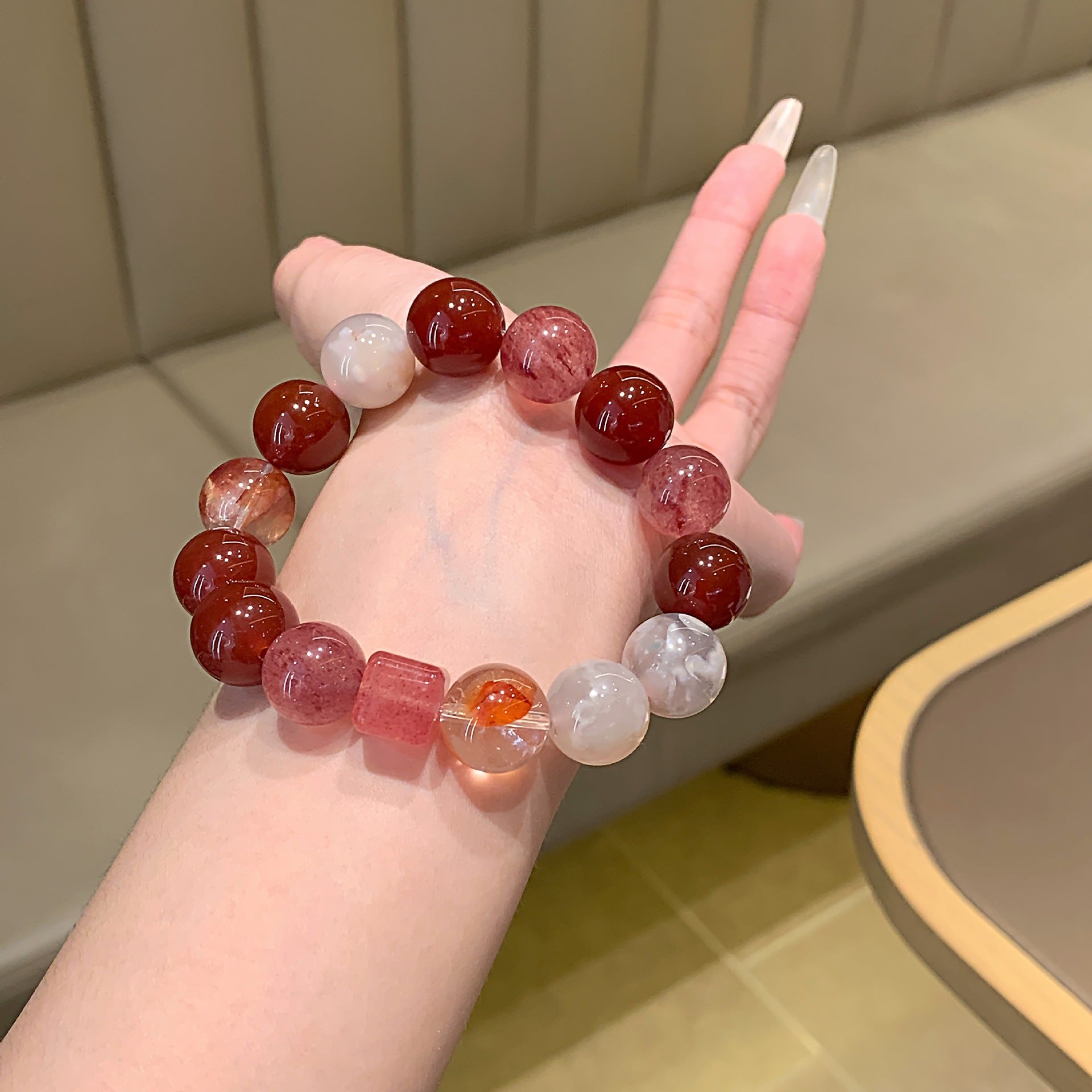 Retro Light Luxury Gradient Crystal Bracelet Niche Exquisite Versatile Bracelet Accessories Strawberry Crystal Natural Crystal Bracelet
